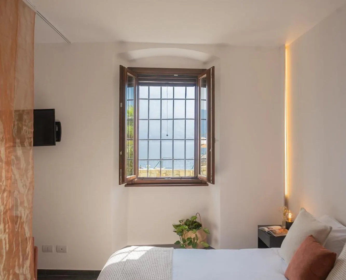 Cozy Nest On The Lake By Rent All Como Tremezzo Apartmán