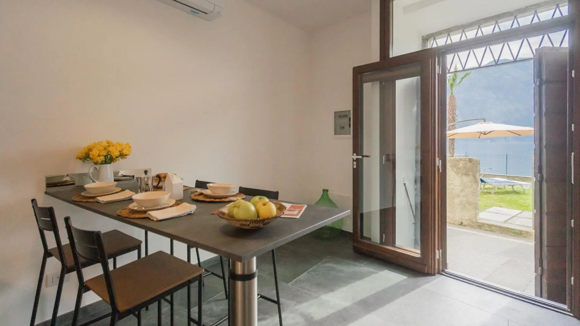 Cozy Nest On The Lake By Rent All Como Tremezzo Apartmán